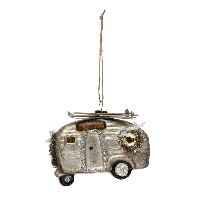 GLASS CAMPER ORNAMENT WITH SKIS AND WREATH