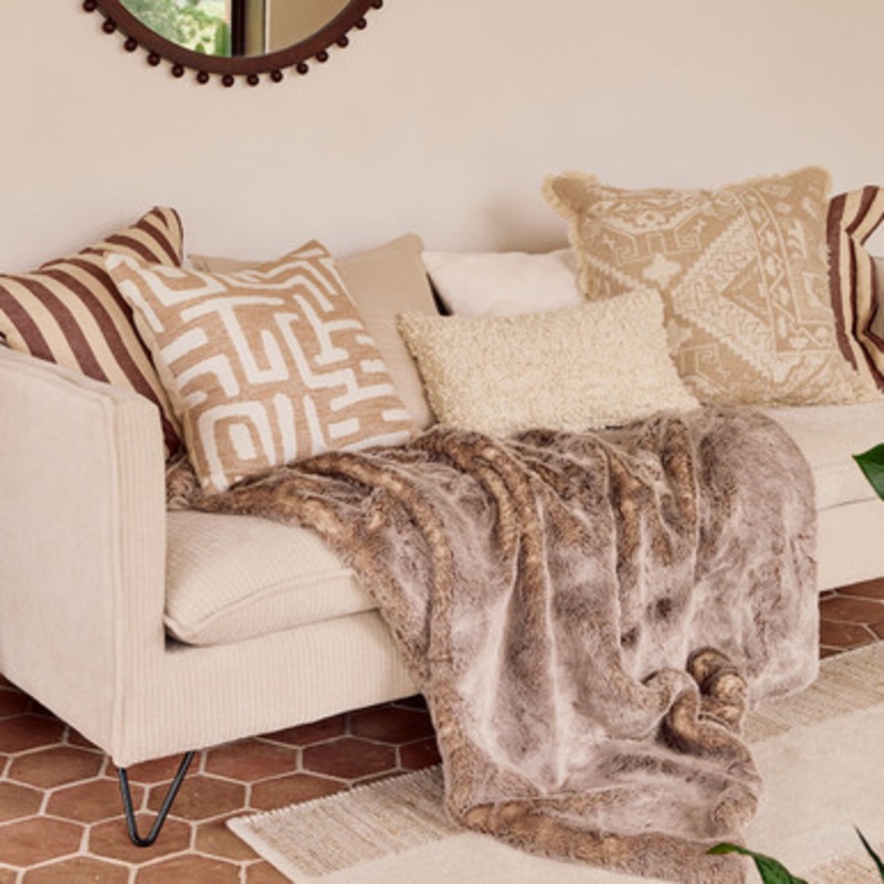 Pelage Faux Fur Extra Large Throw [MUSLPELAG15A]