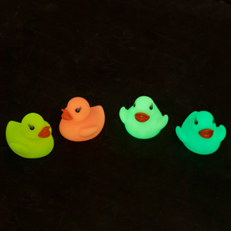 Glow in the Dark Water Squirter Duck – Assorted [SRBGLOWDS21]