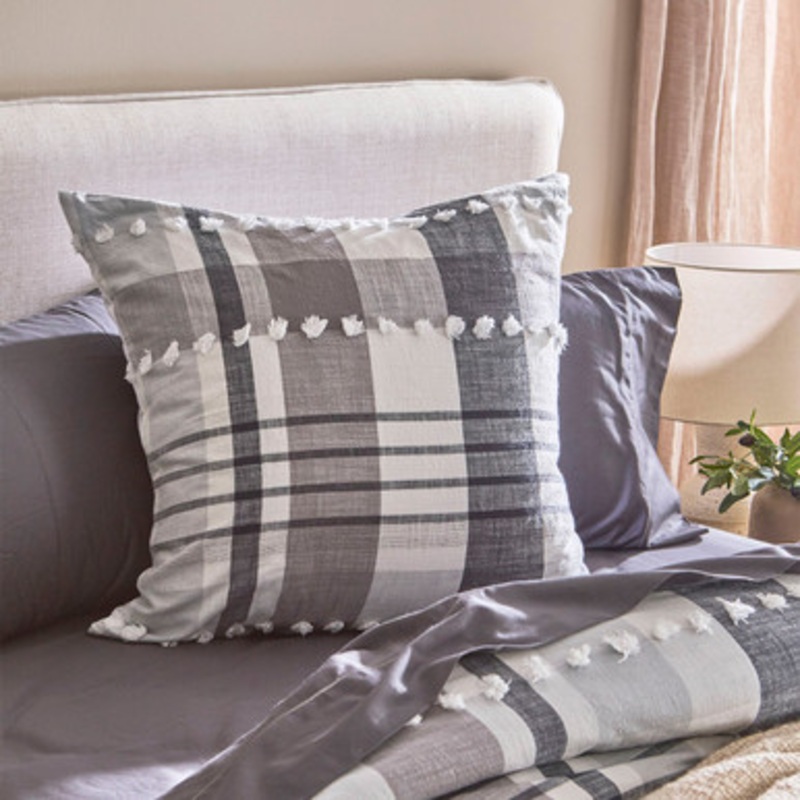 Omari Check European Pillowcase [HABBOMARIE25]