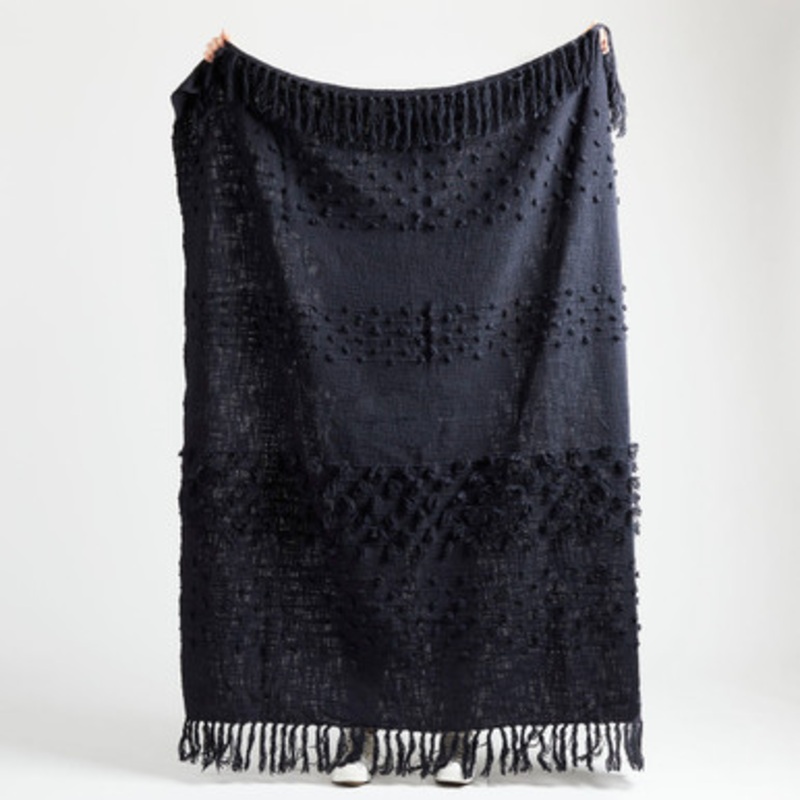 Thira Black Tufted Cotton Throw [HABLTHIRA19DIS]