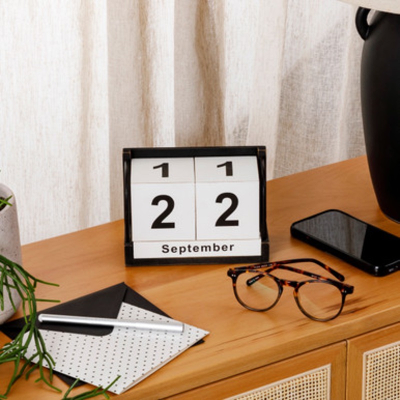 Tempo Black Wooden Calendar [MUSLTEMPO22A]